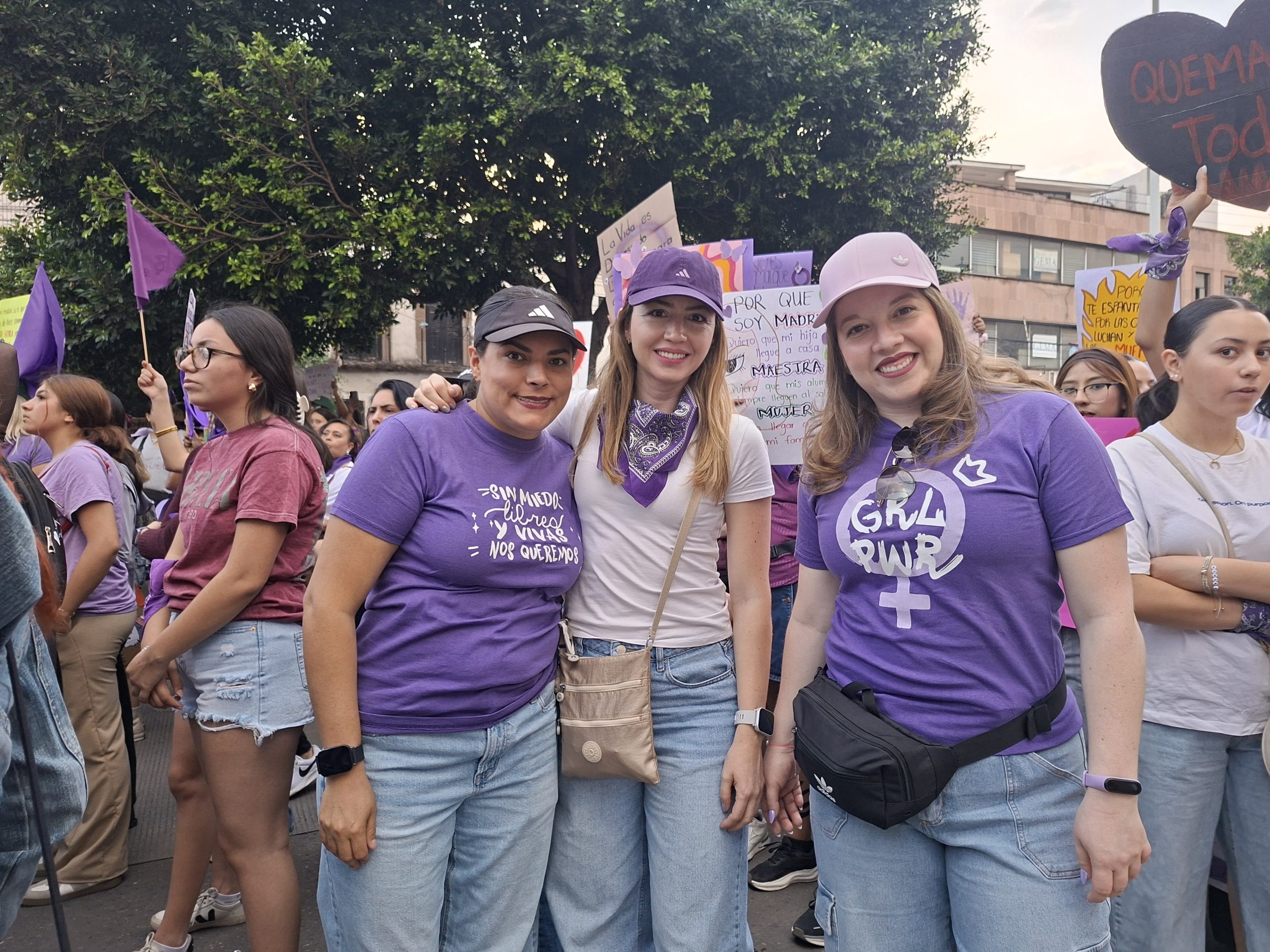 ¡Ni una más, ni una asesinada más! Mujeres y niñas llenaron las calles ...